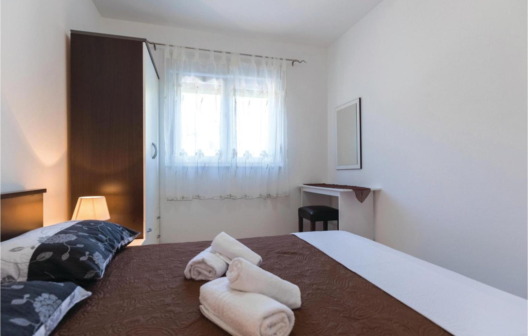 1 Bedroom Cozy Apartment In Klek Esterno foto